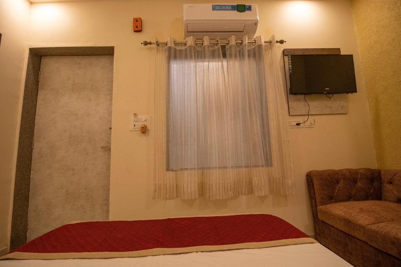 Hotel Aayat Palace Τζαϊπούρ Εξωτερικό φωτογραφία